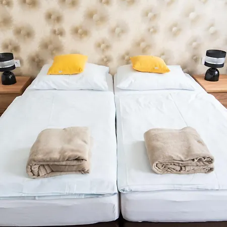 Hotel Dobruska *